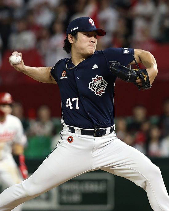 두산 베어스가 22일 인천 SSG랜더스필드에서 2025 신한 SOL 뱅크 KBO리그 SSG 랜더스전을 치러 9-2로 승리했다. 두산은 선발 투수 곽빈의 5이닝 11탈삼진 무실점 쾌투와 강승호의 선제 솔로 홈런, 그리고 6타점을 합작한 테이블세터 안재석과 박지훈의 활약상에 힘입어 2연패에서 탈출했다. 두산 베어스