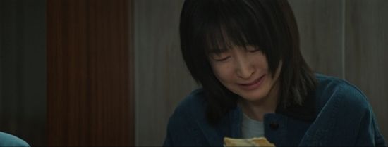 남편의 병원비를 마련했다는 기쁨과 불법을 저질렀다는 자책 사이에서 눈물을 쏟는 은수. 사진= KBS 2TV '은수 좋은 날'