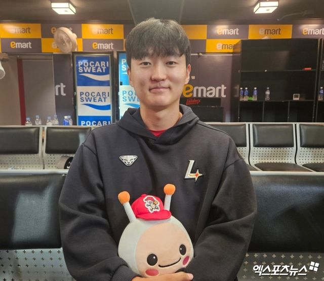 23일 오후 인천SSG랜더스필드에서 열린 '2025 신한 SOL Bank KBO리그' KIA 타이거즈와 SSG 랜더스의 경기, SSG가 5:0으로 승리했다. 경기 후 SSG 김건우가 인터뷰에 임하고 있다. 인천, 유준상 기자