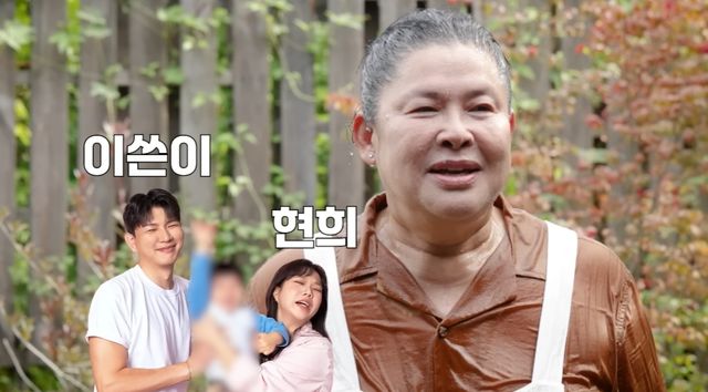 얼음물을 뒤집어쓴 이영자가 카메라를 응시하고 있다