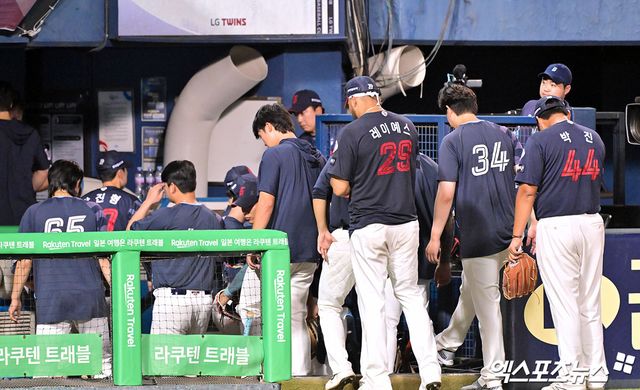 김태형 감독이 이끄는 롯데 자이언츠가 지난 23일 울산 문수야구장에서 열린 2025 신한 SOL Bank KBO리그 NC 다이노스와의 팀 간 16차전에서 2-4로 패배, 2연패에 빠졌다. 사진 엑스포츠뉴스 DB