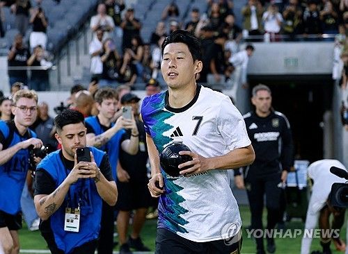 미국 매체 'LA타임즈'가 24일(한국시간) LAFC에서 활약하는 손흥민을 조명하면서 선수로서가 아닌 한 인간으로서 너무나 훌륭하다고 집중 조명했다.&nbsp;연합뉴스