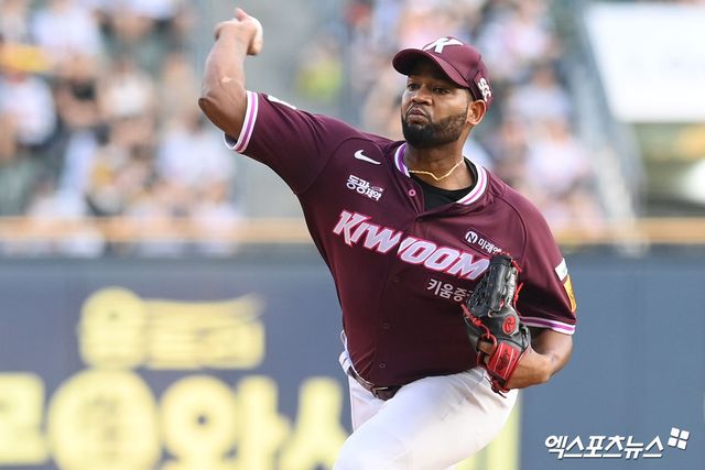 키움 히어로즈 에이스 라울 알칸타라가 오는 30일 SSG 랜더스와의 2025시즌 소속팀 페넌트레이스 최종전 선발투수로 낙점됐다. 사진 엑스포츠뉴스 DB