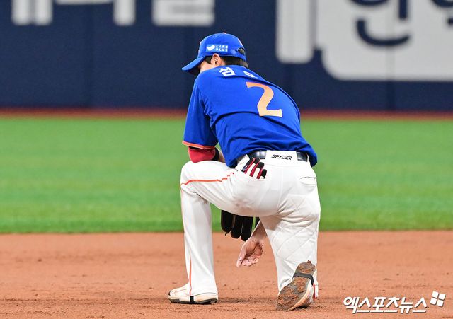 한화 이글스 내야수 심우준이 25일 서울 잠실야구장에서 열린 2025 신한 SOL Bank KBO리그 두산과의 팀 간 16차전에서 2회말 수비 실책을 기록했다. 사진 엑스포츠뉴스 DB