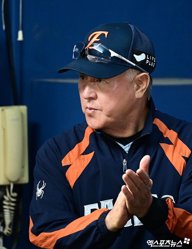 김경문 감독이 이끄는 한화 이글스가 25일 서울 잠실야구장에서 열린 2025 신한 SOL Bank KBO리그 두산과의 팀 간 16차전에서 0-7로 졌다. 사진 박지영 기자