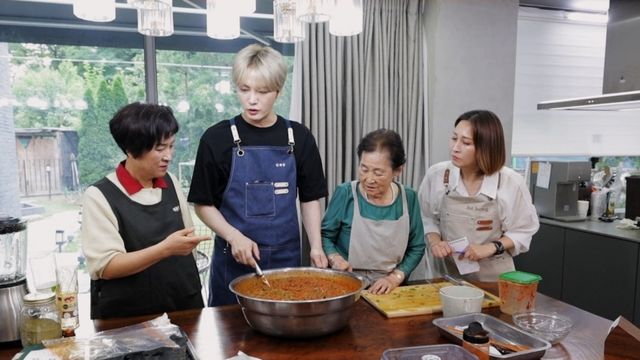 레시피 전수받는 김재중