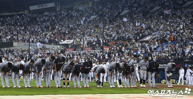 김경문 감독이 이끄는 한화 이글스가 25일 서울 잠실야구장에서 열린 2025 신한 SOL Bank KBO리그 두산과의 팀 간 16차전에서 0-7로 졌다. 사진 박지영 기자