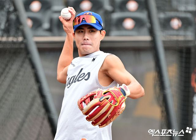 한화 이글스 내야수 심우준이 25일 서울 잠실야구장에서 열린 2025 신한 SOL Bank KBO리그 두산과의 팀 간 16차전에서 2회말 수비 실책을 기록했다. 사진 엑스포츠뉴스 DB