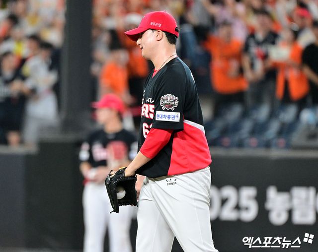 10일 오후 대전 한화생명 볼파크에서 열린 '2025 신한 SOL Bank KBO리그' KIA 타이거즈와 한화 이글스의 경기, 한화가 문현빈의 끝내기 안타에 힘입어 KIA에 3:2 역전승을 거두며 6연승을 기록했다. 9회말 2사 만루 KIA 정해영이 한화 리베라토에게 밀어내기 볼넷을 허용한 후 아쉬워하고 있다. 엑스포츠뉴스 DB