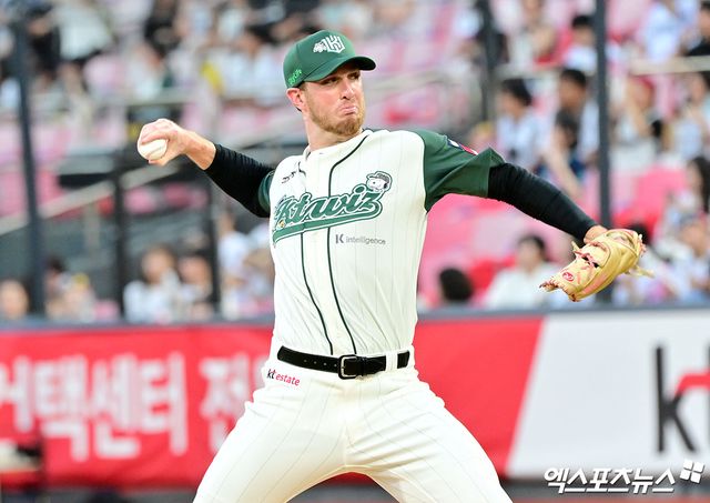 29일 오후 수원KT위즈파크에서 열린 '2025 신한 SOL Bank KBO리그' KIA 타이거즈와 KT 위즈의 경기, 1회초 KT 선발투수 패트릭이 공을 힘차게 던지고 있다. 엑스포츠뉴스 DB
