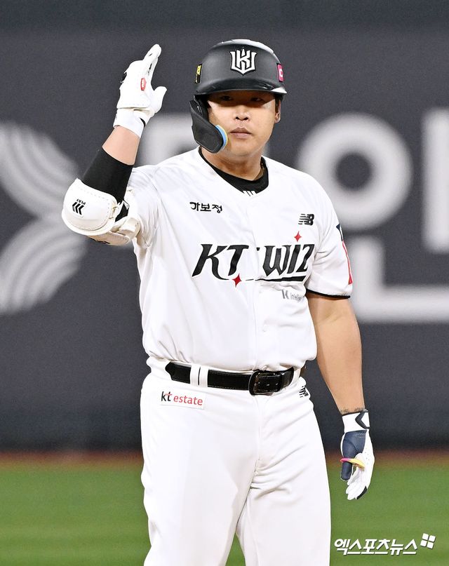 11일 오후 수원KT위즈파크에서 열린 '2025 신한 SOL Bank KBO리그' 삼성 라이온즈와 KT 위즈의 경기, 3회말 2사 2루 KT 강백호가 1타점 2루타를 날린 후 세리머니를 하고 있다. 엑스포츠뉴스 DB