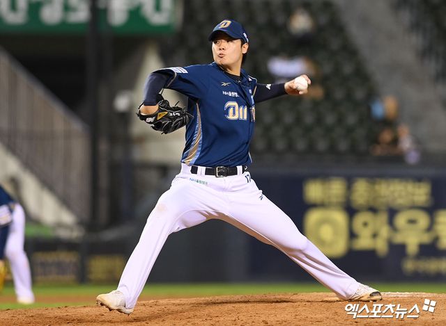 14일 오후 서울 송파구 잠실야구장에서 열린 '2025 신한 SOL Bank KBO리그' NC 다이노스와 두산 베어스의 경기, 7회말 2사 2,3루 NC 김영규가 공을 힘차게 던지고 있다. 엑스포츠뉴스 DB