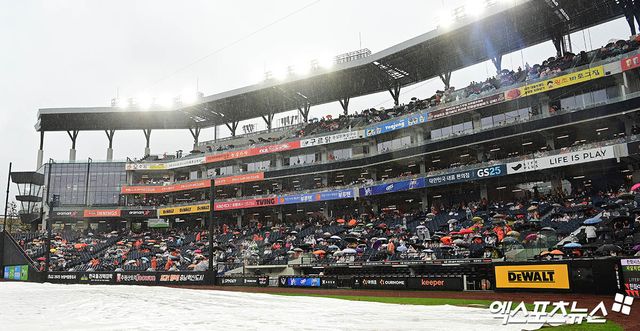 28일 오후 대전 한화생명볼파크에서 열릴 예정이었던 '2025 신한 SOL Bank KBO리그' LG 트윈스와 한화 이글스의 경기가 우천으로 취소되었다. 금일 취소된 경기는 29일 진행된다. 대전, 박지영 기자