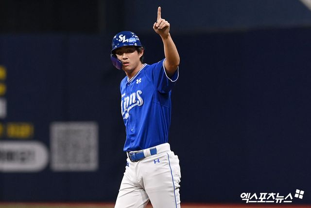 삼성 라이온즈 구자욱이 28일 서울 고척스카이돔에서 열린 2025 신한 SOL Bank KBO리그 키움 히어로즈와의 팀 간 16차전에서 5회초 동점 1타점 2루타를 기록했다. 사진 고아라 기자