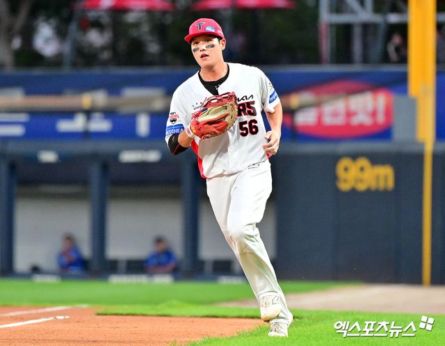 10일 오후 광주기아챔피언스필드에서 열린 '2025 신한 SOL Bank KBO리그' 삼성 라이온즈와 KIA 타이거즈의 경기, 1회초 수비를 마친 KIA 오선우가 더그아웃으로 향하고 있다. 엑스포츠뉴스 DB