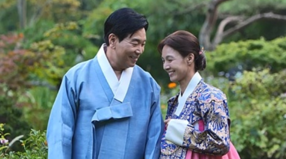 김일우와 박선영이 한복을 맞춰 입고 300일 데이트를 즐긴다. 사진=채널A