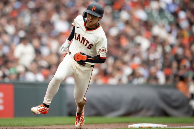 미국 메이저리그 샌프란시스코 자이언츠의 이정후가 29일(한국시간) 미국 캘리포니아주 샌프란시스코의 오라클 파크에서 열린 2025 메이저리그 콜로라도 로키스와의 홈 경기에 6번타자 겸 중견수로 선발출전, 4타수 3안타 2타점을 기록했다. 사진 연합뉴스