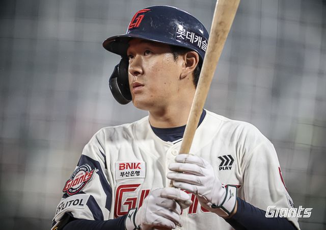 2025 시즌 극심한 타격 슬럼프를 겪었던 롯데 자이언츠 내야수 나승엽. 사진 롯데 자이언츠