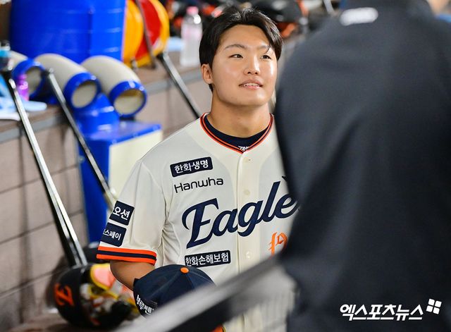 29일 오후 대전 한화생명 볼파크에서 열린 '2025 신한 SOL Bank KBO리그' LG 트윈스와 한화 이글스의 경기, 4회초 1사 한화 정우주가 마운드를 내려오고 있다. 엑스포츠뉴스 대전, 김한준 기자