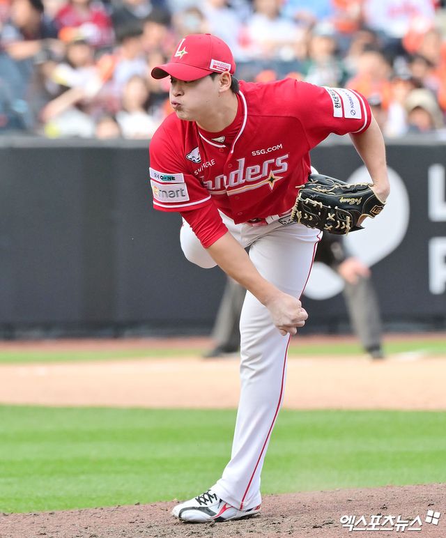 18일 오후 대전 한화생명 볼파크에서 열린 '2025 신한 SOL Bank KBO리그' SSG 랜더스와 한화 이글스의 경기, 9회초 SSG 조병현이 공을 힘차게 던지고 있다. 엑스포츠뉴스 DB