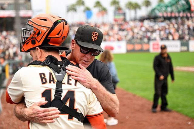 샌프란시스코 자이언츠가 30일(한국시간) 멜빈 감독을 경질했다. 계약 기간이 1년 남았지만, 2년 연속 포스트시즌 진출에 실패하면서 멜빈 감독과의 동행을 마무리했다. 새 사령탑 후보로는 스킵 슈마커 전 마이애미 말린스 감독, 크레이그 앨버나즈 클리블랜드 수석코치 등이 거론되고 있다. Imagn Images 연합뉴스