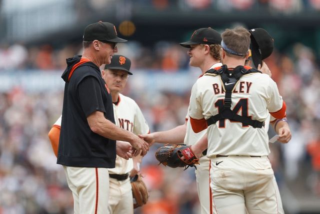 샌프란시스코 자이언츠가 30일(한국시간) 멜빈 감독을 경질했다. 계약 기간이 1년 남았지만, 2년 연속 포스트시즌 진출에 실패하면서 멜빈 감독과의 동행을 마무리했다. 새 사령탑 후보로는 스킵 슈마커 전 마이애미 말린스 감독, 크레이그 앨버나즈 클리블랜드 수석코치 등이 거론되고 있다. AFP 연합뉴스
