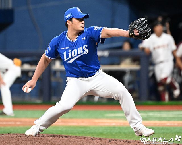 29일 오후 서울 구로구 고척스카이돔에서 열린 '2024 신한 SOL Bank KBO리그' 삼성 라이온즈와 키움 히어로즈의 경기, 6회말 2사 1,2루 삼성 오승환이 공을 힘차게 던지고 있다. 엑스포츠뉴스 DB
