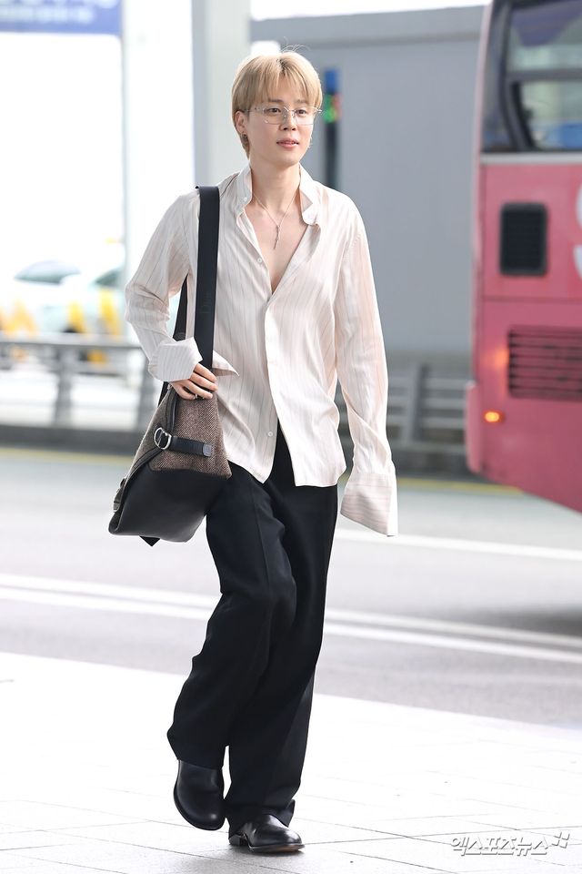 지민 '공항패션으로 시선 싹쓸이'