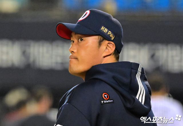 30일 오후 서울 송파구 잠실야구장에서 열린 '2025 신한 SOL Bank KBO리그' 두산 베어스와 LG 트윈스의 경기, 두산이 LG에 6:0으로 승리했다. 이날 경기에서 승리한 두산 조성환 감독대행이 기뻐하고 있다. 엑스포츠뉴스 잠실, 김한준 기자