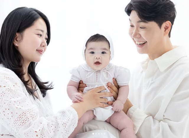 박수홍, 김다예, 재이 가족사진