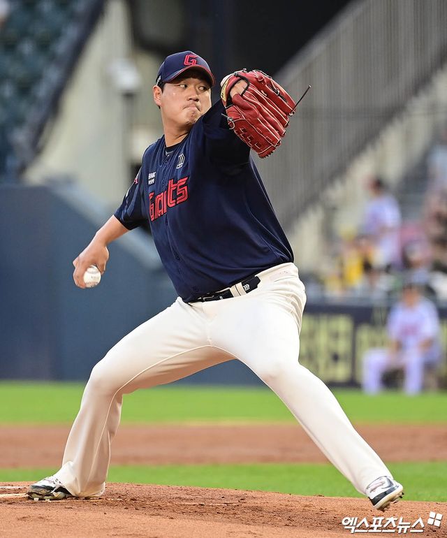 롯데 자이언츠 우완 나균안이 오는 11일 KIA 타이거즈와의 경기에 선발투수로 나설 것으로 보인다. 사진 엑스포츠뉴스 DB