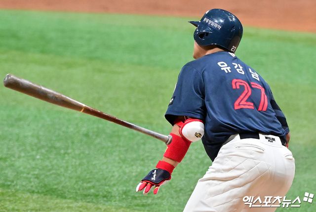 롯데 자이언츠 포수 유강남이 6일 인천 SSG랜더스필드에서 열릴 예정이었던 2025 신한 SOL Bank KBO리그 SSG 랜더스와의 팀 간 15차전 우천취소로 몸을 회복할 수 있는 시간을 벌었다. 사진 엑스포츠뉴스 DB