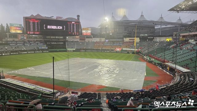6일 인천 SSG랜더스필드에서 열릴 예정이었던 2025 신한 SOL Bank KBO리그 롯데 자이언츠와 SSG 랜더스의 팀 간 15차전이 비로 취소됐다. 사진 엑스포츠뉴스