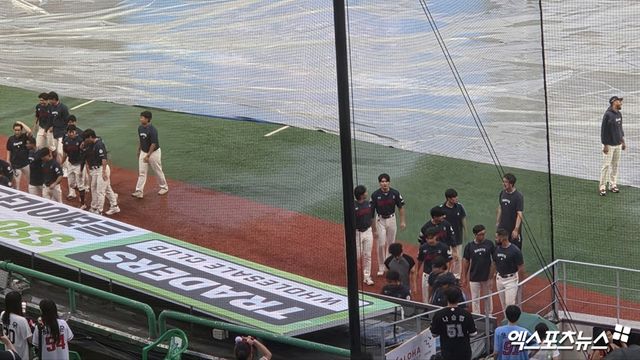 6일 인천 SSG랜더스필드에서 열릴 예정이었던 2025 신한 SOL Bank KBO리그 롯데 자이언츠와 SSG 랜더스의 팀 간 15차전이 비로 취소됐다. 사진 엑스포츠뉴스