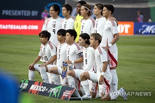 일본과 멕시코가 미국 오클랜드에서 열린 친선 평가전에서 치열한 공방 끝에 무득점으로 승부를 가리지 못했다. 2026 FIFA&nbsp;북중미 월드컵을 앞두고 전력을 점검하는 자리였지만, 두 팀 모두 골망을 흔들지 못한 채 답답한 흐름 속에서 경기를 마무리했다. 일본은 7일(한국시간) 미국 캘리포니아주 오클랜드-알라메다 카운티 콜리세움에서 열린 A매치 평가전에서 멕시코와 0-0으로 비겼다. 일본은 이번 경기 앞두고 선수 대부분을 유럽파 빅리거로 채운 상태여서 세계적인 관심을 받았으나 멕시코전 수적 우세에서도 졸전을 펼쳤다. 연합뉴스