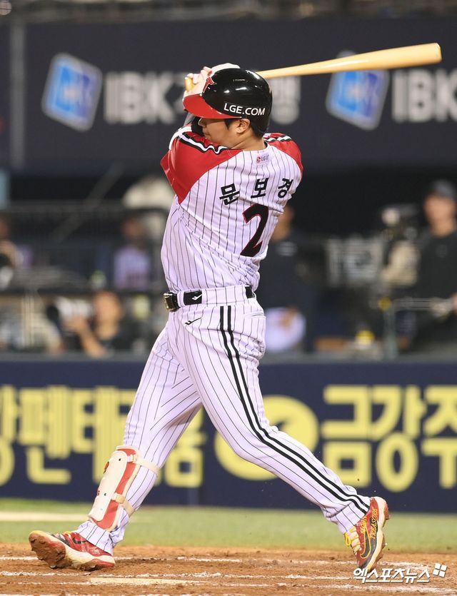 LG 트윈스 내야수 문보경이 7일 서울 잠실야구장에서 열린 2025 신한 SOL Bank KBO리그 SSG 랜더스와의 팀 간 16차전에서 4회말 1타점 2루타를 기록했다. 사진 엑스포츠뉴스 DB