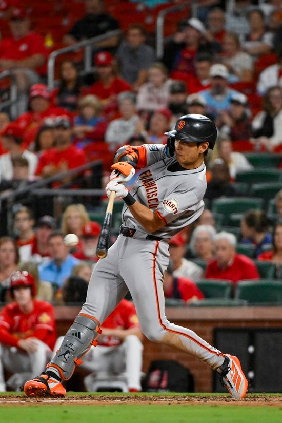 샌프란시스코 자이언츠 외야수 이정후가 7일 미국 미주리주 세인트루이스 부시 스타디움에서 열린 2025 메이저리그 세인트루이스 카디널스와 원정 경기에 1번 타자 중견수로 선발 출전해 4타수 2안타 멀티히트 경기를 펼쳤다. 9월 들어 4경기 연속 안타 행진을 이어간 이정후는 9월 월간 타율을 0.636까지 끌어 올렸다. 연합뉴스