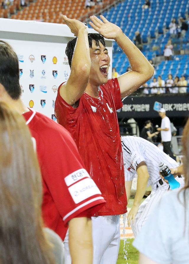 SSG 랜더스 김광현이 7일 서울 잠실야구장에서 열린 2025 신한 SOL Bank KBO리그 LG 트윈스와의 팀 간 16차전에 선발등판, KBO 통산 2000탈삼진을 기록하고 팀 승리를 이끌었다. 사진 SSG 랜더스 