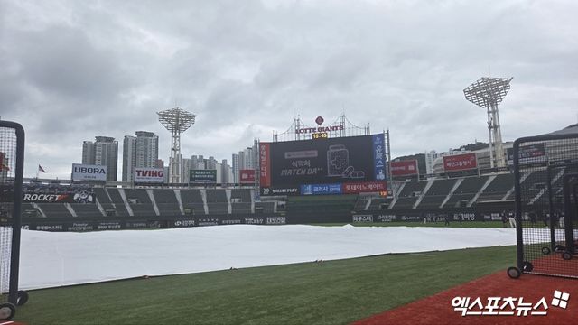 9일 부산 사직야구장에서 열리는 2025 신한 SOL Bank KBO리그 롯데 자이언츠와 한화 이글스의 경기가 비 예보로 정상 개최가 불투명하다. 사진 엑스포츠뉴스