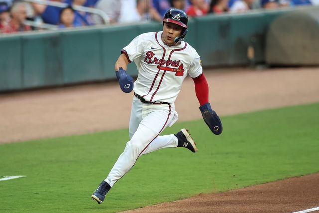4번타자 중책을 맡은 애틀랜타 브레이브스 내야수 김하성이 9일 미국 조지아주 애틀랜타의 트루이스트파크에서 열린 2025 미국 메이저리그(MLB) 시카고 컵스와의 홈경기에 4번타자 겸 유격수로 선발 출전했다. 3타수 1안타 1득점 1사구를 기록하며 3경기 연속 출루 행진을 이어갔다. AP 연합뉴스