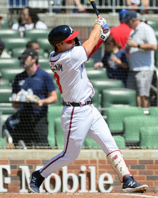 4번타자 중책을 맡은 애틀랜타 브레이브스 내야수 김하성이 9일 미국 조지아주 애틀랜타의 트루이스트파크에서 열린 2025 미국 메이저리그(MLB) 시카고 컵스와의 홈경기에 4번타자 겸 유격수로 선발 출전했다. 3타수 1안타 1득점 1사구를 기록하며 3경기 연속 출루 행진을 이어갔다. AFP 연합뉴스