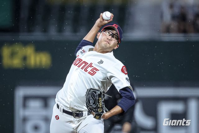 롯데 자이언츠 우완 박세웅이 9일 부산 사직야구장에서 열린 2025 신한 SOL Bank KBO리그 한화 이글스와의 팀 간 14차전에 선발등판, 패전투수가 됐다. 사진 롯데 자이언츠