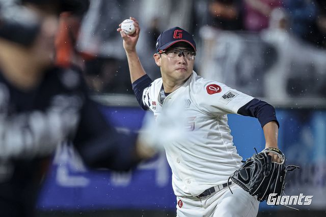 롯데 자이언츠 우완 박세웅이 9일 부산 사직야구장에서 열린 2025 신한 SOL Bank KBO리그 한화 이글스와의 팀 간 14차전에 선발등판, 패전투수가 됐다. 사진 롯데 자이언츠