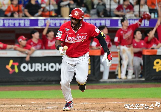22일 오후 대전 한화생명 볼파크에서 열린 '2025 신한 SOL Bank KBO리그' SSG 랜더스와 한화 이글스의 경기, 11회초 2사 2루 SSG 에레디아가 1타점 2루타를 날리고 있다. 엑스포츠뉴스 DB