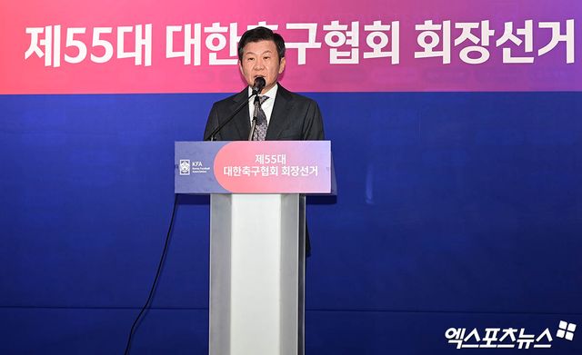 정몽규 회장은 1일 2026년 신년사를 통해 3대 혁신안(투명행정, 정도행정, 책임행정)을 기반으로 지속적인 개혁 작업 진행, 각급 대표팀 지원 최선, 코리아풋볼파크의 문화 선도 플랫폼 안착, 아시안컵 유치 노력 등을 약속했다. 특히 오는 6월에 개최되는 2026년 국제축구연맹(FIFA) 북중미 월드컵에서 홍명보 감독이 이끄는 대한민국 축구 국가대표팀이 원정 월드컵 역대 최고 성적을 낼 수 있도록 지원을 아끼지 않을 것이라고 다짐했다. 엑스포츠뉴스DB