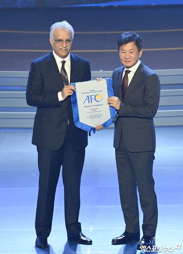 정몽규 회장은 1일 2026년 신년사를 통해 3대 혁신안(투명행정, 정도행정, 책임행정)을 기반으로 지속적인 개혁 작업 진행, 각급 대표팀 지원 최선, 코리아풋볼파크의 문화 선도 플랫폼 안착, 아시안컵 유치 노력 등을 약속했다. 특히 오는 6월에 개최되는 2026년 국제축구연맹(FIFA) 북중미 월드컵에서 홍명보 감독이 이끄는 대한민국 축구 국가대표팀이 원정 월드컵 역대 최고 성적을 낼 수 있도록 지원을 아끼지 않을 것이라고 다짐했다. 엑스포츠뉴스DB