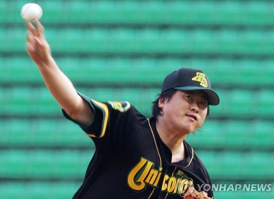 현대 유니콘스 왕조 일원이자 2006년 승률왕 출신인 전준호 전 코치가 폐암 투병 중 향년 50세로 별세했다. 전준호 전 코치는 2006시즌 30경기 등판 14승 4패 평균자책 3.39 호성적을 기록하는 동시에 승률 0.778로 승률왕에 올랐다. 연합뉴스