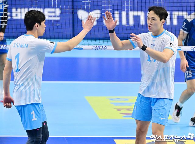 1일 오후 인천 계양체육관에서 열린 '진에어 2025-2026 V-리그' 대한항공과 삼성화재의 경기, 대한항공 임동혁이 득점 후 기뻐하고 있다. 인천, 김한준 기자