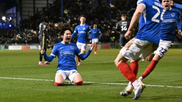 최근 극적인 결승골로 자신의 가치를 입증한 양민혁의 레알 마드리드 이적설이 다시금 수면 위로 떠오르며 그 진위 여부에 이목이 쏠리고 있다. 일단 양민혁을 향한 현지 시선은 기대와 의문이 공존한다. 단순히 흥미를 끌기 위한 루머인지 실체가 있는 것인지는 조금 더 지켜봐야 할 것으로 보인다. 포츠머스