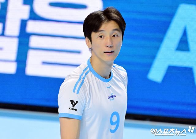 1일 오후 인천 계양체육관에서 열린 '진에어 2025-2026 V-리그' 대한항공과 삼성화재의 경기, 대한항공 곽승석이 경기에 임하고 있다. 인천, 김한준 기자